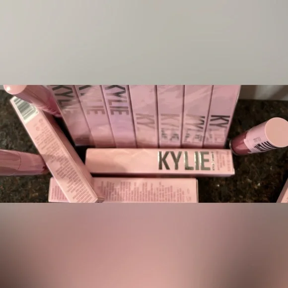Kylie Jenner Bundle of 7 Liquid Lipstick NIB assorted colors Full Size